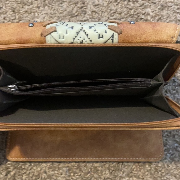 Trinity Ranch Montana West embroidered wallet - Picture 4 of 6